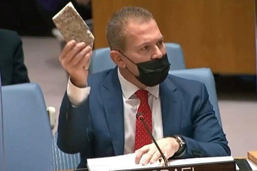 ببینید ؛ اقدام مضحک و خنده‌دار سفیر اسراییل در سازمان ملل