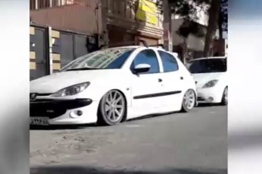ببینید ؛ صف عجیب خودروهای اسپورت و خوابیده روی زمین در تهران!
