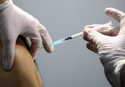 رییس سازمان غذا و دارو: وارد نشدن واکسن روزانه 700 نفر را به کشتن داد