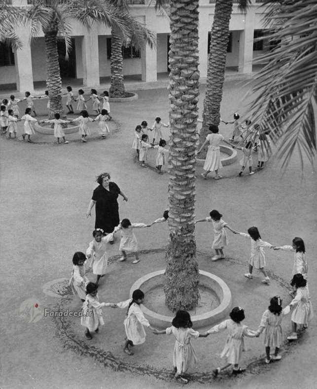 بچه ها در حال بازی کردن در یکی از مدارس تازه تاسیس انگلیسی ها در منامه