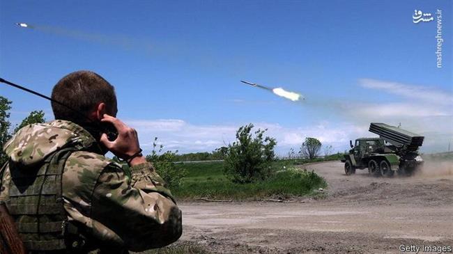 بوریس جانسون: پیروزی روس‌ها در اوکراین فاجعه آمیز خواهد بود/ توپخانه ارتش روسیه روزانه 75 هزار گلوله شلیک می‌کند/ پشیمانی امریکا از ارسال پهپادهای رزمی برای اوکراین +تصاویر