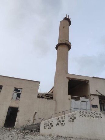  ریزش گلدسته مسجد جامع بندر تاریخی لافت در زلزله بندر خمیر 