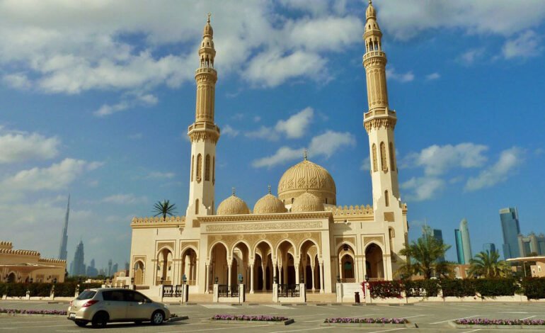 راهنمای مسجد جمیرا دبی