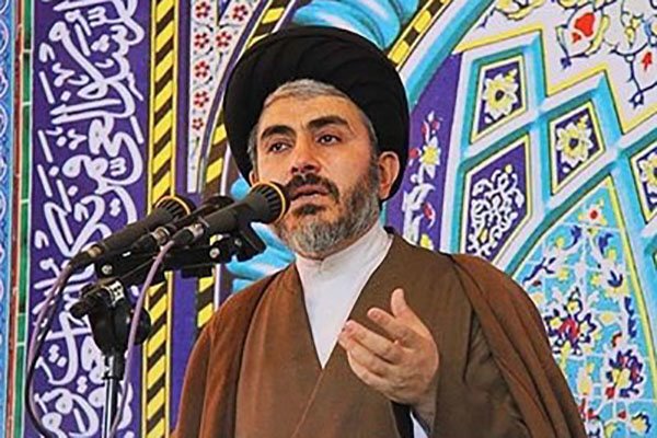 خطیب جمعه ارومیه : برخی با شعار اینکه مردم حق دارند همه چیز را بدانند، اقدام به تفرقه افکنی میکنند / اخبار باید امید آفرین باشد