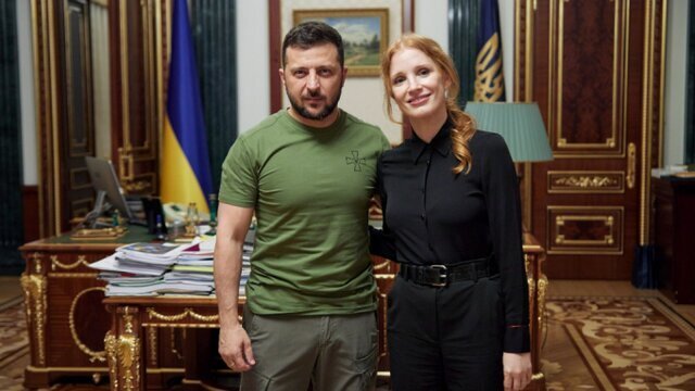 برنده اسکار در کنار رئیس جمهور اوکراین/ عکس