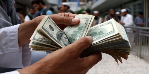 ورود دلار به مرز حساس/ معامله‌گران بازار ارز محتاط شدند
