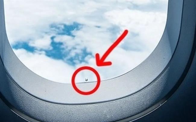 دلیل جالب سوراخ کوچک روی شیشه پنجره هواپیما 