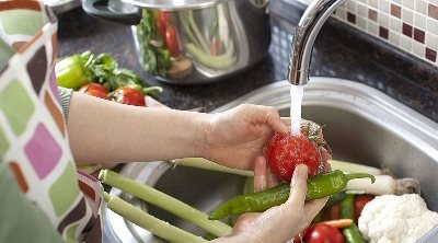 شستن سبزیجات با یک کار غلط!!, استفاده از مایع ظرفشویی برای «شستشوی سبزی» ممنوع!