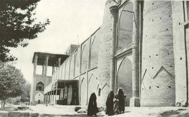 کاخ عالی قاپو در اصفهان

