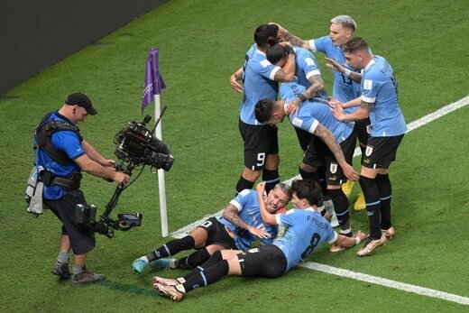 عکس ؛ حمله به داور بعد از بازی اروگوئه-غنا
