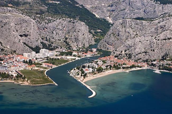 Omis Beach