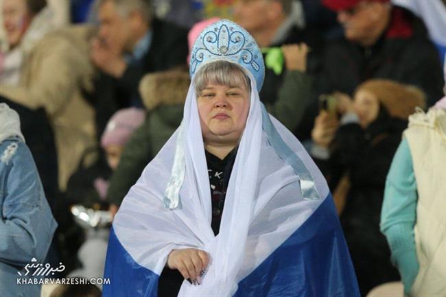 عکس؛ پوشش عجیب زن هوادار روسیه در ورزشگاه آزادی