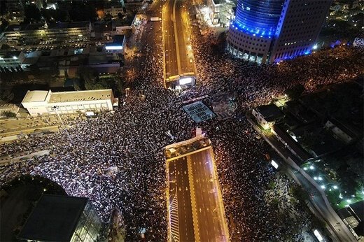 ببینید ؛ شورش میلیونی مردم اسرائیل در خیابان‌های تل آویو علیه کودتای نتانیاهو