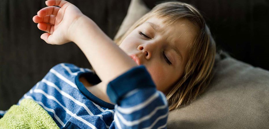 به چه علت کودکان در خواب سرفه می‌کنند؟