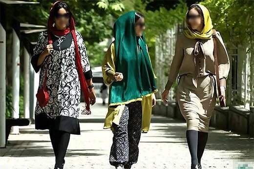 ببینید ؛ ممانعت از ورود زنان بدون حجاب به محوطه تاریخی طاق بستان کرمانشاه