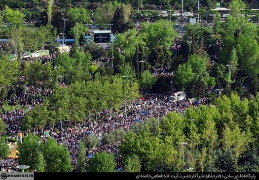 اقامه نماز عیدفطر به امامت رهبر انقلاب