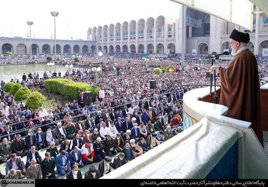 اقامه نماز عیدفطر به امامت رهبر انقلاب