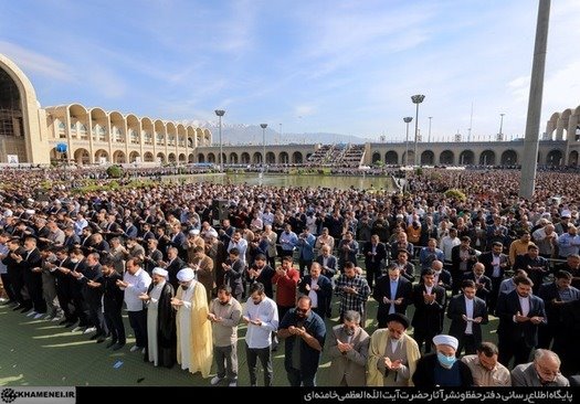 اقامه نماز عیدفطر به امامت رهبر انقلاب