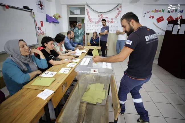 راند پایانی مبارزه اردوغان و قلیچدار اوغلو/ میلیون‌ها پناهنده سوری چشم انتظار نتایج انتخابات ترکیه +تصاویر