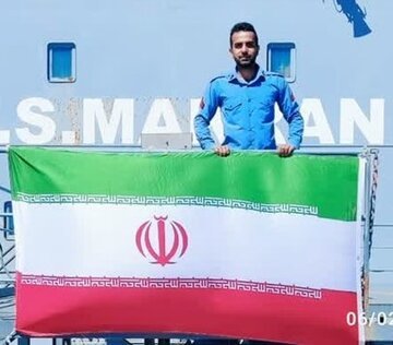 روایت سفر دور دنیای جوان‌ترین عضو ناوگروه 86 / از ایران هراسی در برزیل

 تا آموزش زبان فارسی در اندونزی + آلوم عکس