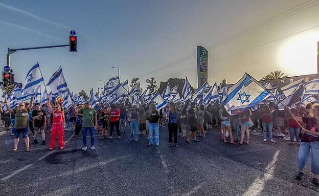 تظاهرات 100 هزار نفری مخالفان دولت نتانیاهو در مرکز تل آویو +عکس و فیلم