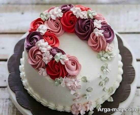 دیزاین کیک عاشقانه با گل