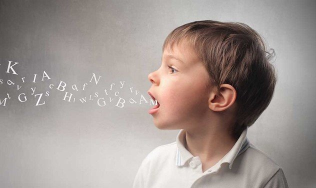 بررسی دلایل دیر حرف زدن کودک