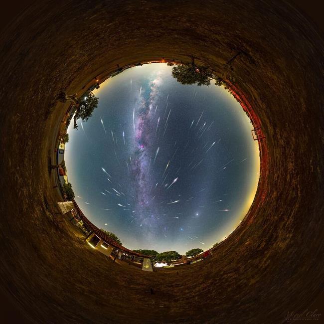 بارش شهابسنگ و درخشش خیرهکننده زودیاک در آسمان شب/ عکس