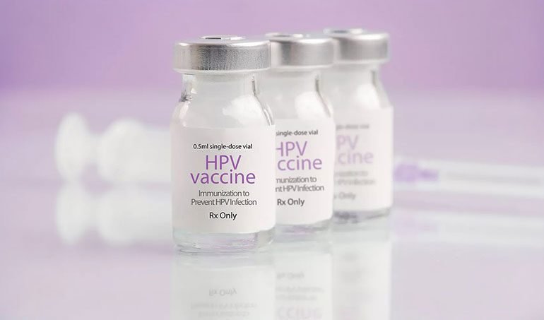 آیا واکسن HPV را فقط نوجوانان می‌توانند دریافت کنند؟