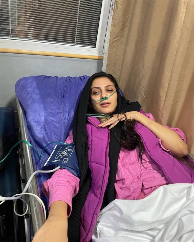 عکس ؛ حمله سارقان با قمه به مونا فرجاد/ بازیگر زن روی تخت بیمارستان