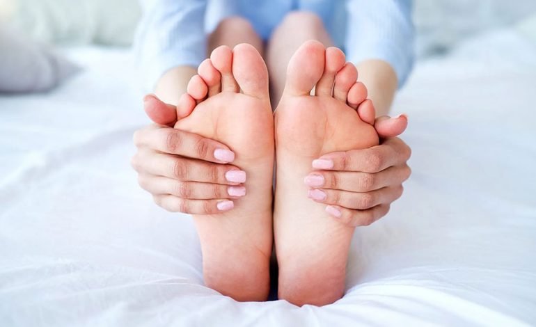 پاهای متورم: علل، علائم و درمان