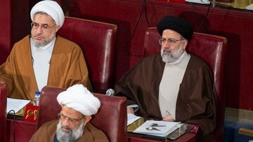 رئیسی از رقابت با روحانی جاخالی داد /رقابت نمایشی در خراسان جنوبی برای تکرار حضور رئیسی در مجلس خبرگان