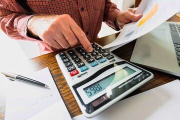 چه اشخاص و کسب و کارهایی از مالیات معاف می‌شوند؟