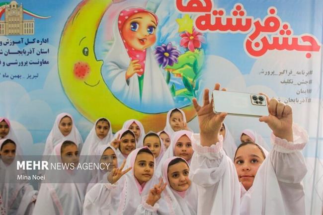«جشن تکلیف» دانش آموزان دختر در تبریز