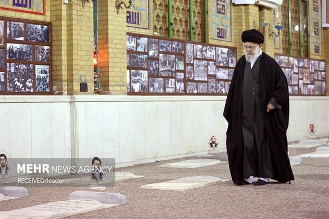 حضور رهبر معظم انقلاب اسلامی در مرقد مطهر امام و گلزار شهدا