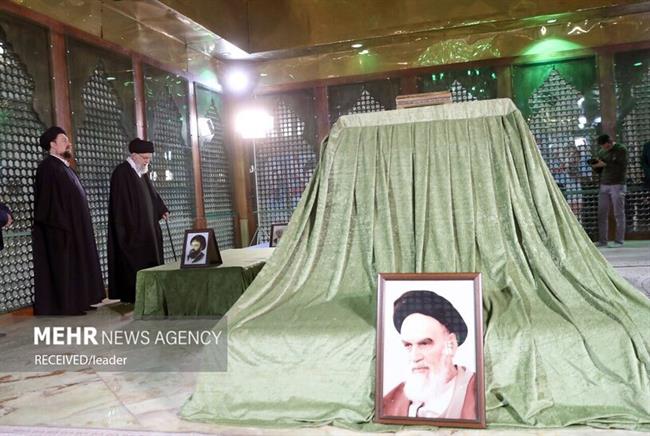حضور رهبر معظم انقلاب اسلامی در مرقد مطهر امام و گلزار شهدا