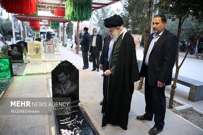 حضور رهبر معظم انقلاب اسلامی در مرقد مطهر امام و گلزار شهدا