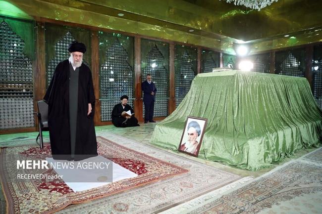 حضور رهبر معظم انقلاب اسلامی در مرقد مطهر امام و گلزار شهدا