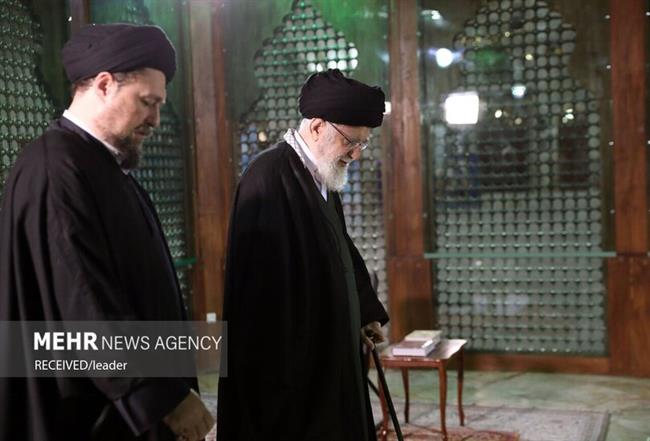 حضور رهبر معظم انقلاب اسلامی در مرقد مطهر امام و گلزار شهدا