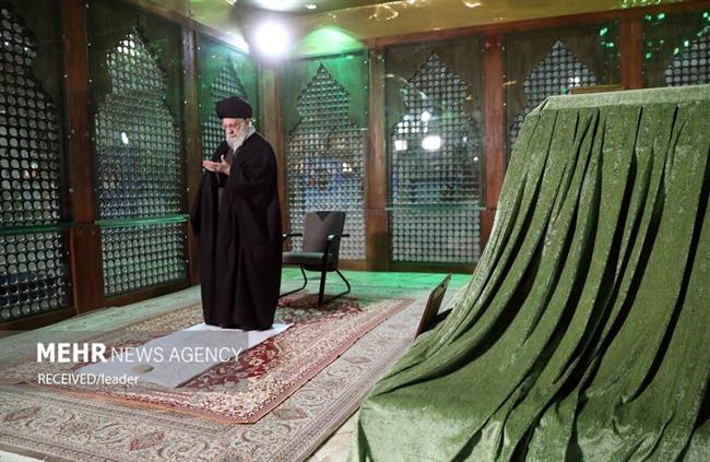 حضور رهبر معظم انقلاب اسلامی در مرقد مطهر امام و گلزار شهدا