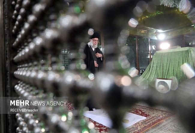 حضور رهبر معظم انقلاب اسلامی در مرقد مطهر امام و گلزار شهدا
