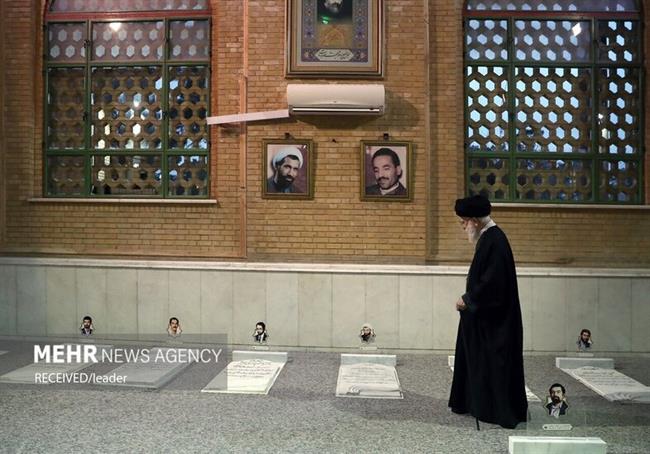 حضور رهبر معظم انقلاب اسلامی در مرقد مطهر امام و گلزار شهدا