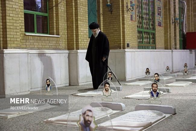 حضور رهبر معظم انقلاب اسلامی در مرقد مطهر امام و گلزار شهدا