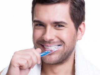 این 6 نکته را برای سلامت دندان رعایت کنید ؛ چرا دهان طعم فلز می‌دهد؟