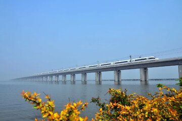 طولانی‌ترین پل جهان در چین/ شاهکاری که 4 ساله ساخته شد