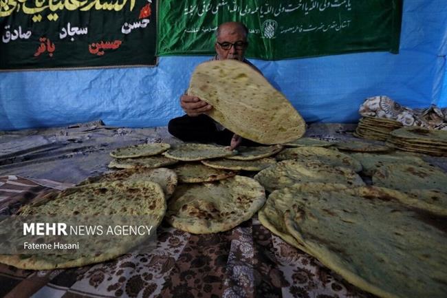 پخت 14 هزار نان توسط بانوان دیار حاج قاسم در مسجد جمکران