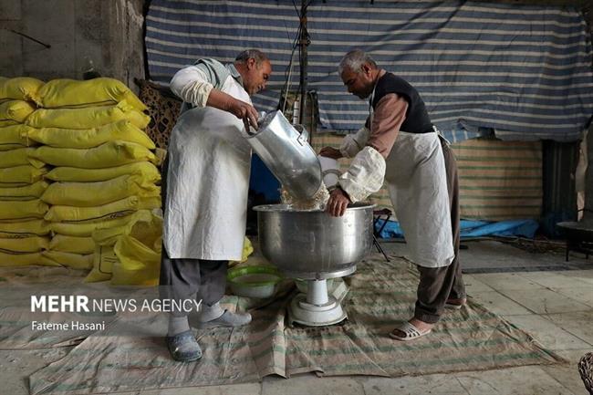 پخت 14 هزار نان توسط بانوان دیار حاج قاسم در مسجد جمکران