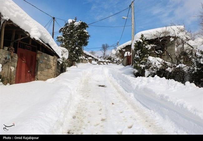 بارش برف در روستاهای اشکورات گیلان