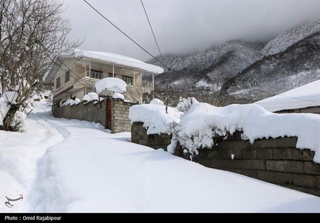 بارش برف در روستاهای اشکورات گیلان