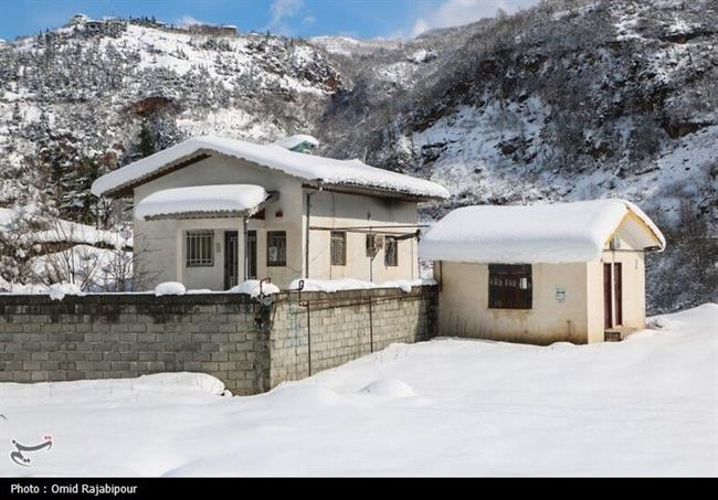 بارش برف در روستاهای اشکورات گیلان